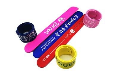 Κίνα Ελαφρύς σιλικόνης Slap Wristband Silk Screen Logo Processing Magnetic Clap Band προς πώληση