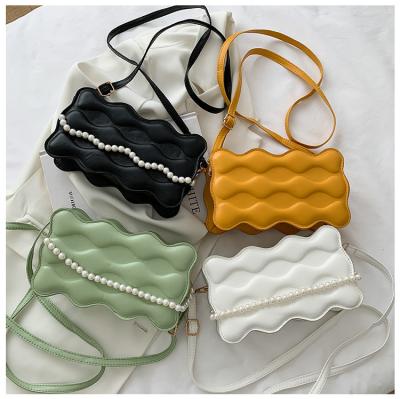 China 2022 Fashion Women's Fashion All-match Handbags Ladies PU Leather Small Messenger Bag Pearl Chain Bag Brand Designer Evening Clutch Bag for sale