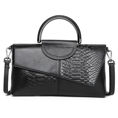 China Wholesale Fashion Style Luxury 2022 New Bags Large Capacity Fine Black Sling Hardware Clutch Ladies Leather Handbag for sale