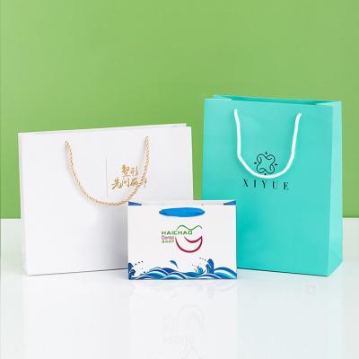 China Eco-friendly Paper Packaging White Card Art Paper Bag Customized Logo for Clothing Jewelry for sale