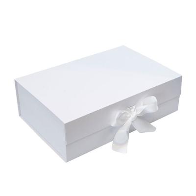 China Customized Logo Acceptable 500Ml Magnetic Gift Box With Varnishing And Paper Tray for sale