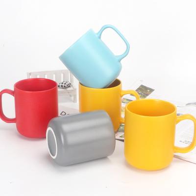 China Viable Wholesale Custom Coffee Cup Sublimation Cylinder Shape Porcelain Porcelain Mugs Gift With Portable Handle for sale