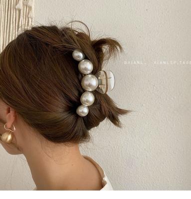 China New Big Size Makeup Hair Clips Accessories Plastic Hair Clips Styling Acrylic Hair Claw Big Barrettes Hyperbola Beads For Women for sale