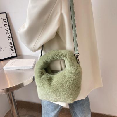 China Fashion\Winter Purses Comfortable\Durable Faux Fur Handbags Hairy Fur Grab Fashion Purse Plush Women Small Cross - Body Handbags Luxury Shoulder Bags for sale