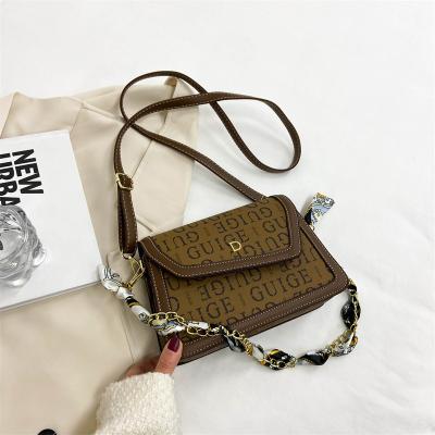 China Waterproof Drop Shipping 2022 New All-match Female Fashionable Purses Fashion Cross Body Bag French Niche One-shoulder Saddle Bag for sale