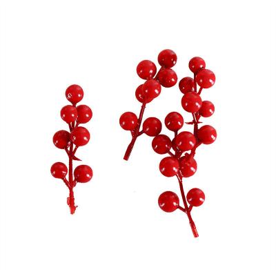 China Manufacturer colorful wholesale beautiful simulation red berries 7 heads bifurcated foam fruit Christmas decoration props fruit group red fortune for sale