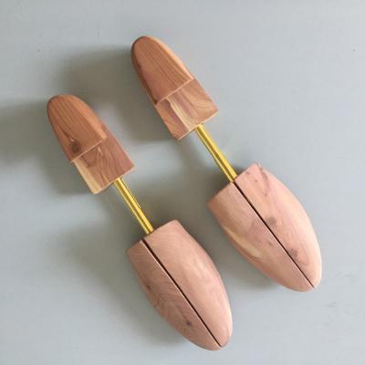 China Handmade cedar split toe shoe tree/wooden shoe keeper for sale