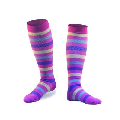 China Breathable Men and Women 15-25 mmHg Nurturing Sports Travel Flight Booties Shin Splints Knee High Compression Sports Striped Socks for sale