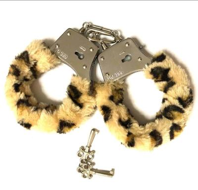 China Luxury Leopard Plush Metal Hand Slaps Adult Sexy Game Toys Fluffy Bondage Handcuffs for sale