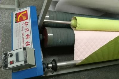 China 240cm automatisches Gewebe-Walzwerk für gestepptes Material zu verkaufen