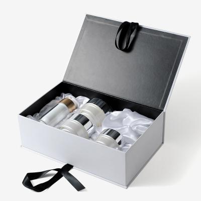 China Recyclable Wholesale White Luxury Folding Gift Packaging Box With Magnetic Lid for sale