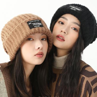 China 2022 COMMON Fashion Buckle Hat Winter Fashion Knitted Thick Wool Hats Beanie Cap Wholesale Winter Ball Caps for sale