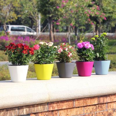 China Simply Self Watering Plastic Flower Pot Garden Nursery Pots For Garden Plant Succulent Pot For Home Decor for sale