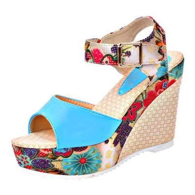 China Other 2022 Summer Latest Wedge Shoes Thick-soled Flat Colored Medium Platform Sandals For Women And Ladies for sale