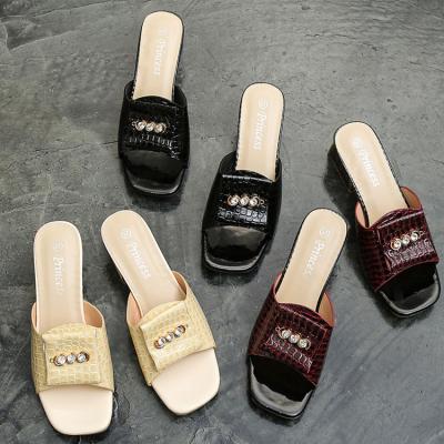 China Cushioning Summer Women Ladies Sandals Adjust Toe Fashion Feminine Woman's Metallic Heel PU Mules Sexy Slippers for sale