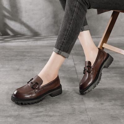 China Breathable Genuine Leather Shoes Woman Retro British Style Soft Sole Flat Heel Women Shoes Four Seasons Ladies Shoes 8017 for sale