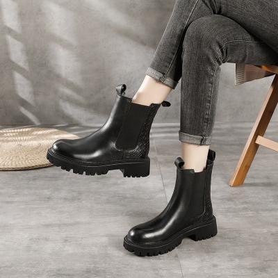 China Genuine Leather Anti-slippery Retro Plush Woman Winter Warm Boots Chelsea Boots Real Cow Leather Handmade Ankle Short Boots Ladies 6017-1 for sale