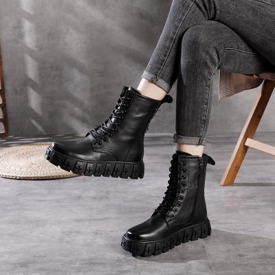 China Women's Retro Women's Winter Boots Anti-Slippery Genuine Leather Medium Boots Genuine Cow Leather Plush Handmade Ladies Warm Boots 20106-1 for sale