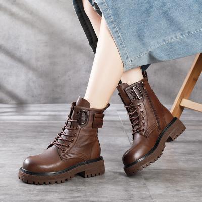 China Anti-slippery 8863 winter ladies cow leather ankle boots to retro women women real leather shoes boots handmade square heel flat for sale