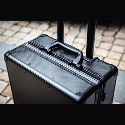 China Carbon Fiber Factory OEM ODM Premium Carbon Fiber Carry On Suitcase for sale