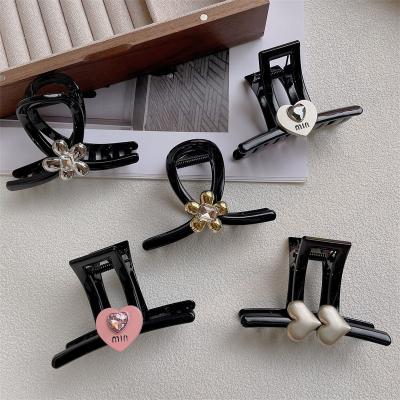 China Wholesale Love Flower Metal Hair Grab Sense Hair Claw Clip Small Hair Grab Clip Superior Single Princess Female Hairpin for sale