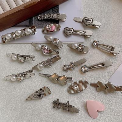 China New European Style Pearl Butterfly Hairpin Barrette Metal Irregular Clip Hairpin For Girls Loose for sale