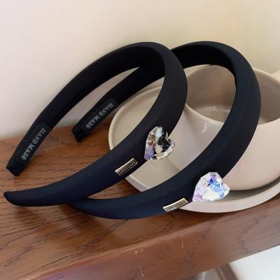 China Luxury Sweet Korean Design Headband Girl's Headband Foam Non-slip Women And Diamond Designer Latest for sale