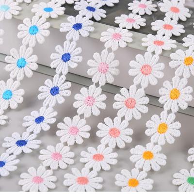 China Hot Selling Small Daisy Plant Water Soluble Sun Flower Embroidery Lace Clothing Opens Hair Accessories Home Textile Stickers for sale