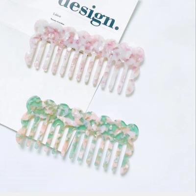 China Custom Biumart Logo Leopard Print Cellulose Acetate Wide Tooth Comb Hot Selling Anti-Static Colorful Comb Home Hairdressing For Women for sale