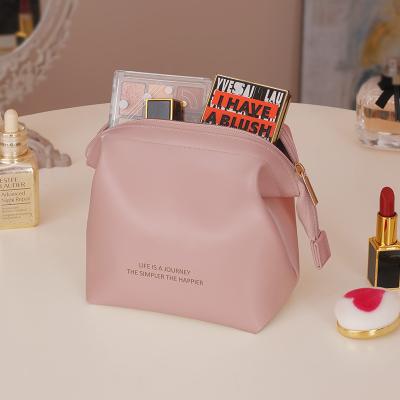 China Fashion Running Cosmetic Make Up Bag Pouch Ready To Ship Large Capacity Waterproof PU Make Up Organizer Shoulder Bag for sale