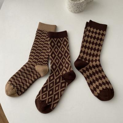 China Crew Knocks Brown Fashion Mid Waist Women Winter High Quality Custom Elastic Stripe Long Warm Socks for sale