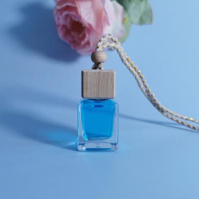 China 15ml Cosmetic Decorative Glass Car Hanging Perfume Bottles With Wooden Screw Cap for sale