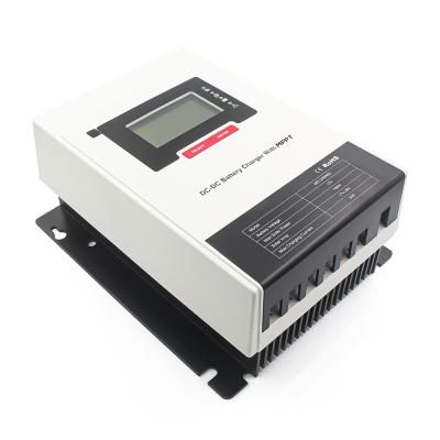 China 50A Smart DC DC Charger Met 12/24Vdc Starter Battery Spanning 700W PV Input Power Te koop