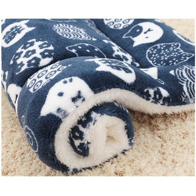 China 2022 New Color Dog Bed Mat Thicken Fleece Pet Sofa Home Washable Paw Print Sofa Dog Bed Blanket Warm Viable Soft Blanket for sale