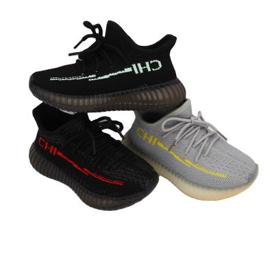 China Lightweight Children's Style Sports Shoes Baby Yeezy Casual Walking Running Shoes for sale