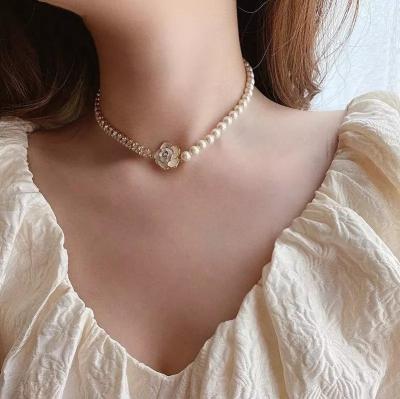 China Handmade Baroque Gold Necklace Pearl Flower Crystal Rhinestone Wedding Necklace Chain Bead Necklace Pearl Friendly Material for sale