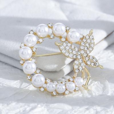 China Crystal Diamond Butterfly Brooch Pin Wedding Baroque Pearl Brooches Gift Brooch Fashion Costume Clothing Decoration Wholesale Friendly Material for sale