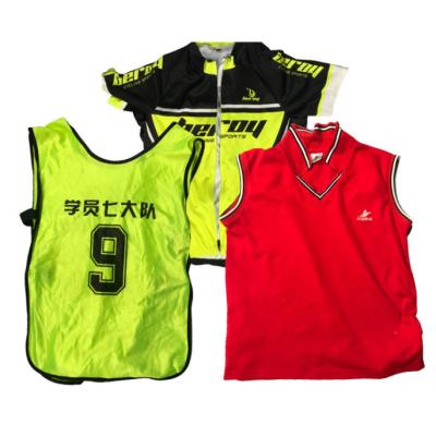 China Fashionable wholesale used clothing singlet a category in bales second hand clothes used clothing singlet for sale for sale