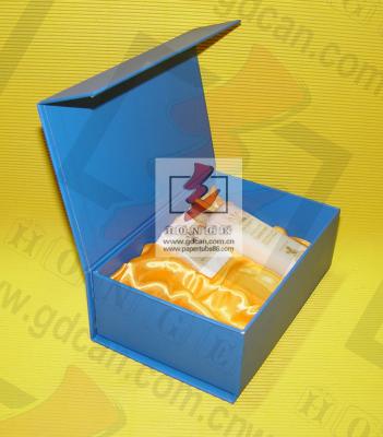 China Blue Recycled Paper Food Packing Boxes with Ribbon For Chocolate for sale