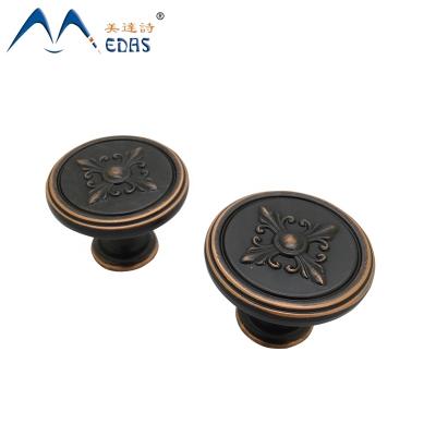 China Cabinet Oil Rubbed Antique Bronze Classic Kitchen Bookcase Knobs Wardrobe Door Cabinet Furniture Small Vintage Handles for sale