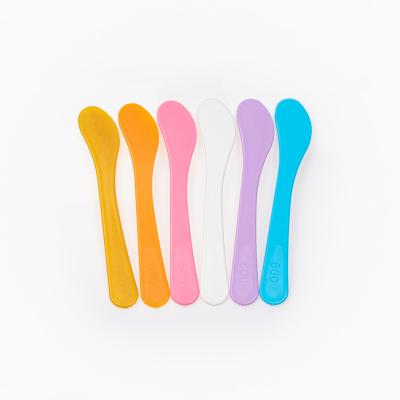 China Eco-Friendly Wholesale Cosmetic Facial Spatula Plastic Cream Mixing Spatula for sale