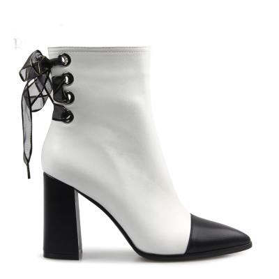 China Winter 2020 New Black And White Anti-slippery Ankle Boots Women's Thick Heel Leather Boots for sale