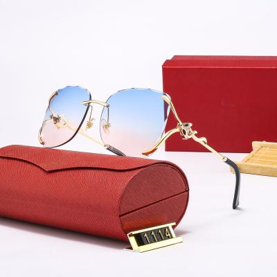 China Fashion Sunglasses 2022 Wholesale Famous Brands 1:1 Letter Sunglasses Shades Trendy Shades Retro Vintage Glass Designer Sunglasses for sale