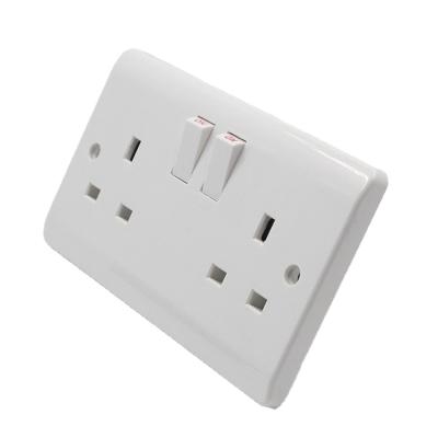 China Safe High Quality UK Standard Double Switched Double Socket Outlet 250V 13A Electrical Wall Socket for sale