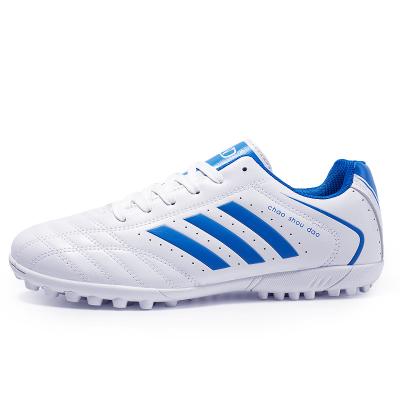 China 2021Hot Sale Wholesale Football Sports Shoes Soccer Shoes Non-slip Stylish And Simple Breathable Shoes for sale