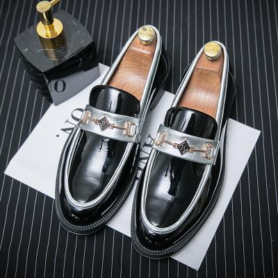 China Thermal 2021 Custom Casual Men's Fashion Patent Leather Shoes Large Size Men Shoes Genuine Leather Italian for sale