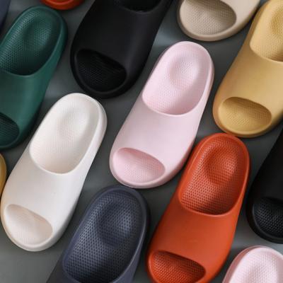 China Original Brand Logo Slippers Women Men Yeezy Custom Made 2021 Fashion Trend Quality Slippers Slippers 36-46 for sale