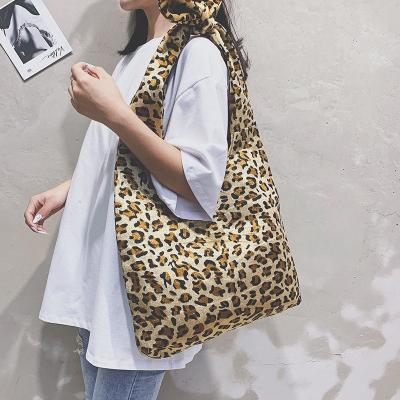 China Fashion Animal Leopard Pattern Shoulder Bag Women Tie Knot Plush Casual Travel Daily Single Handle Tote Handbags for sale