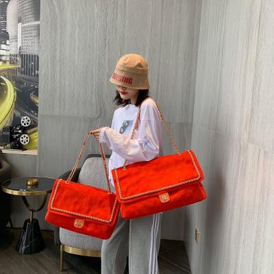 China 2021 New Design Large Velvet Bag Lady Handbag Girls Gift Velvet Chain Bag Huge Red Color Soft Chain Shoulder Bag for sale