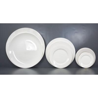 China New Sustainable Bone China Single Rim Dinnerware Sets Gold Ceramic Charger Dish for sale